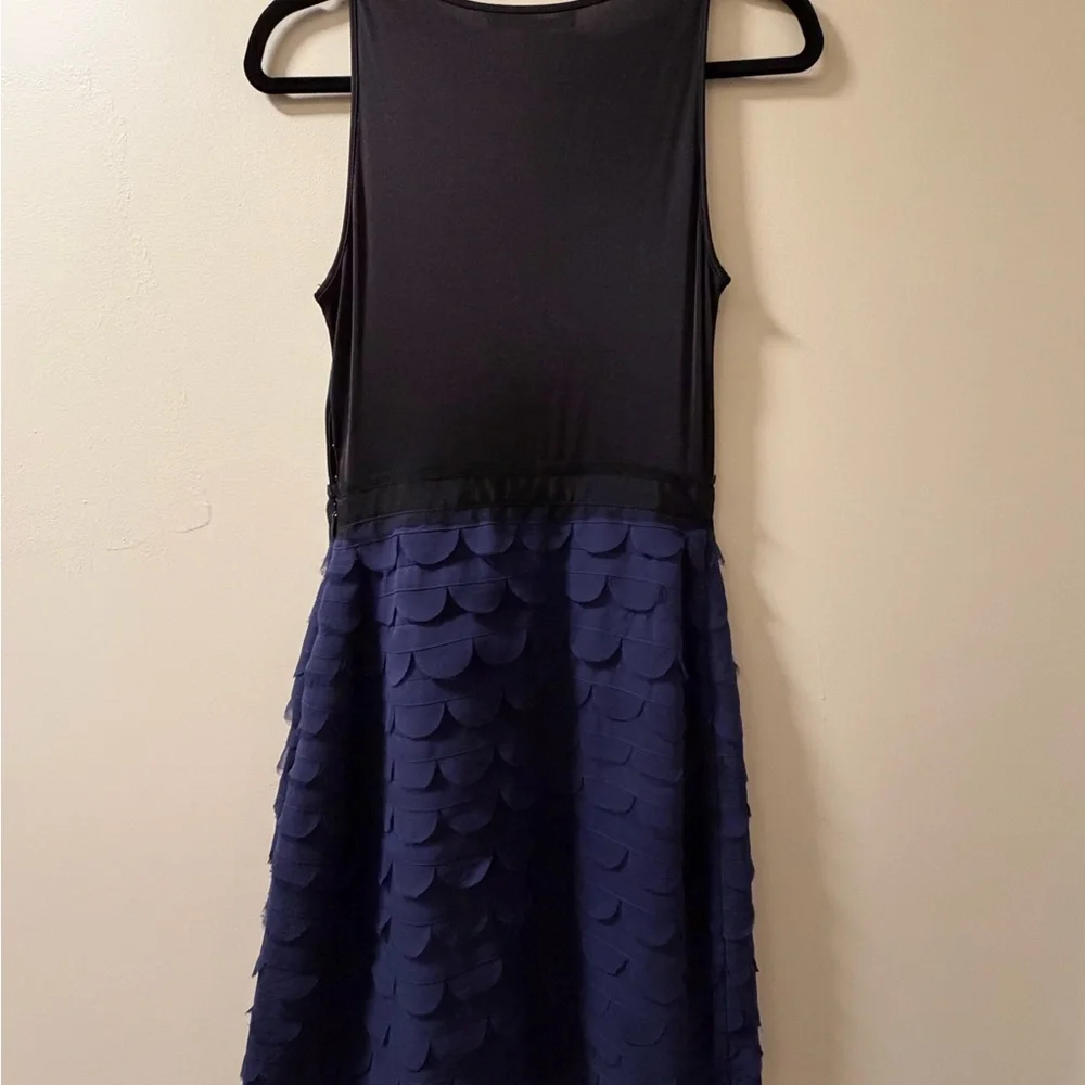BCBGMaxAzria South‎ Pacific Silk Tiered Scalloped Dress - Picture 4 of 9